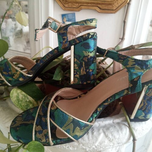 New! Vintage like New woman Sandals Emerald Green fabric Gold Heels never used vintage glam Paris fashion orders italian moda 37 Europ size