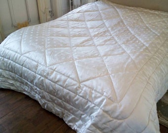 Italian top quality LuXURY  brand "VIA ROMA60"bee design NEw With TAGS original package 100% satin cotton KING SIZe heavyweight,embroidered