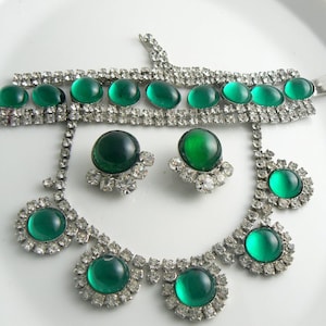 Strass Emerald cabochon Wonderful Diva parure set ketting, manchetarmband en oorbellen Hollywood Regency 50s