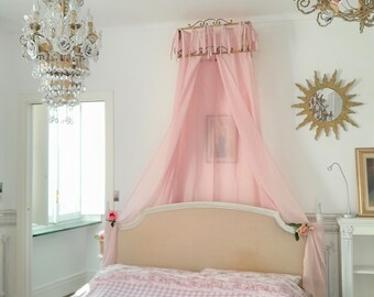 Set brass ciel de Lit+2 blush linen curtains French wrougth bed crown canopy golden patina,console table,vintage cradle top brass scroll