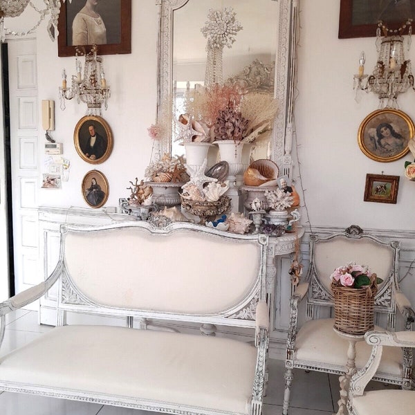 NOUVEAUTÉ ! lot de 2 fauteuils, style Louis XVI, château de Versailles, Marie-Antoinette, guirlandes et couronnes de roses, mobilier gustavien défraîchi blanc