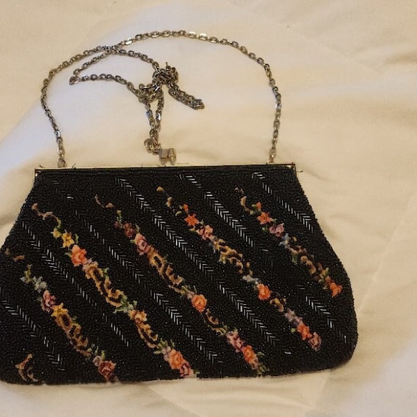 Made in HONG KONG Lovely Vintage 1900s  Beaded Black & Sawn Flowers Shoulder Chain Bag