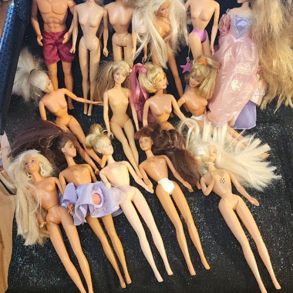 MATTEL Barbie , Ken 1960s & 1990s 15 dolls lot, blondes and brunettes . Indonesia, Malaysia, China made