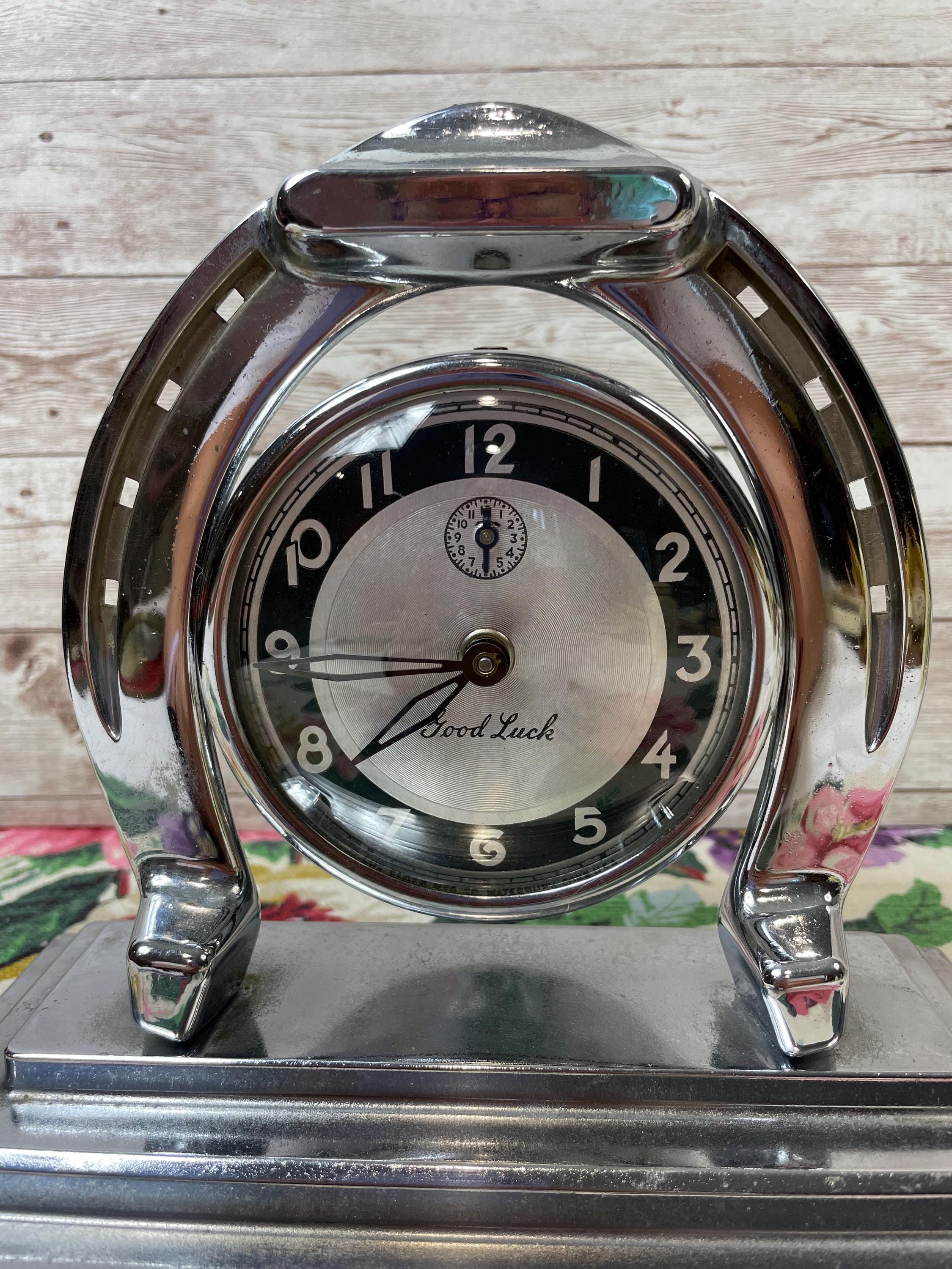 ビンテージの幸運を呼ぶクロム製ホースシュー時計、Lux Clockは時々
