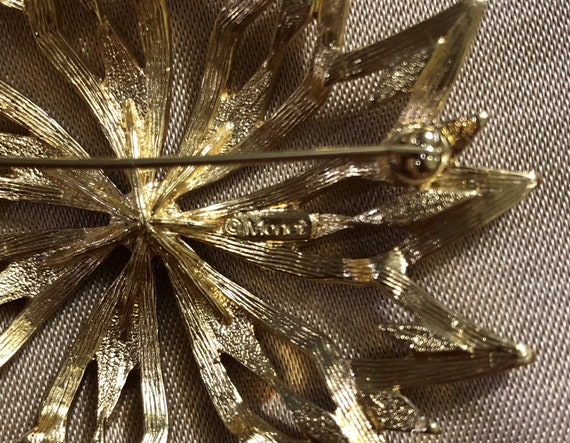 Vintage Goldtone MONET Brooch Pin Starburst - image 4