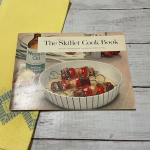 Vintage Skillet CookBook 1958 Wesson Oil Recipe Booklet Meat and Main Dish