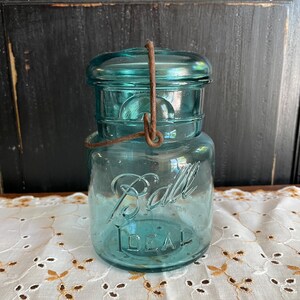 Tarro de bola azul &quot;Lightning Jar&quot; ideal con tapa de cristal y cierre de bisagra vintage de 1930