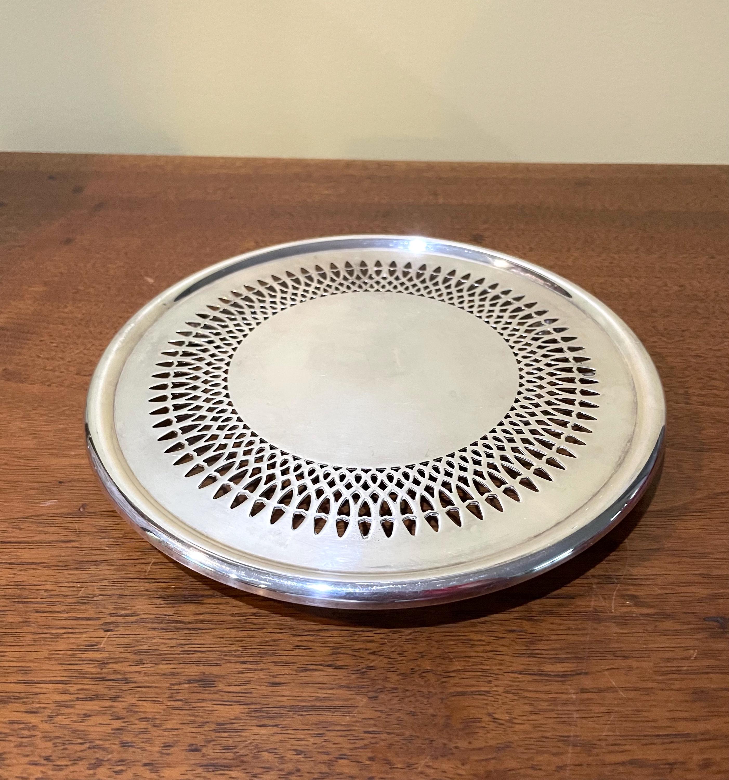 Silverplate Trivet or Cloche Base Newport Silver Plate YB11 8