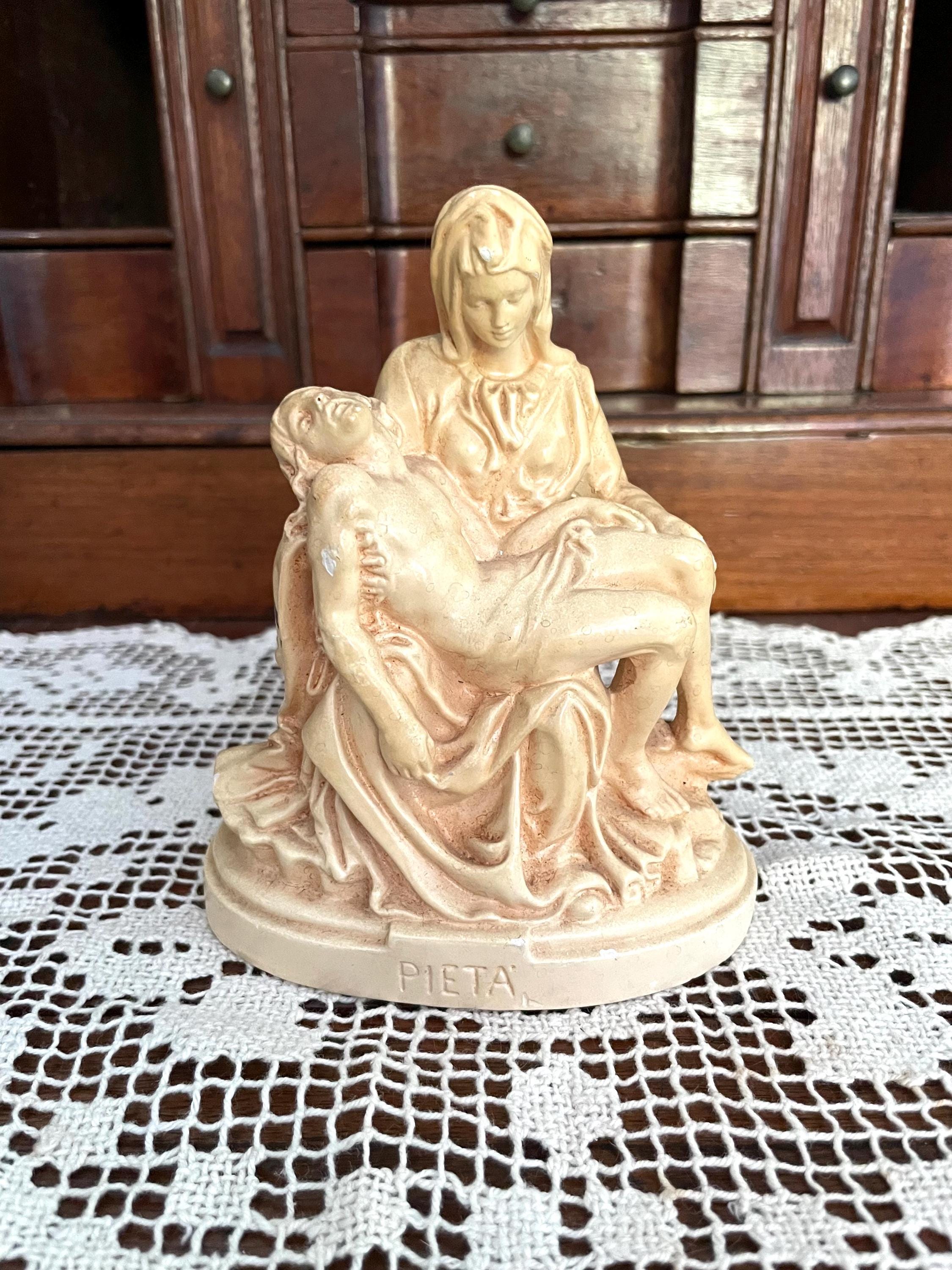 Vintage Michelangelo PIETA Statue Chalkware 1960s Mary and Jesus 5