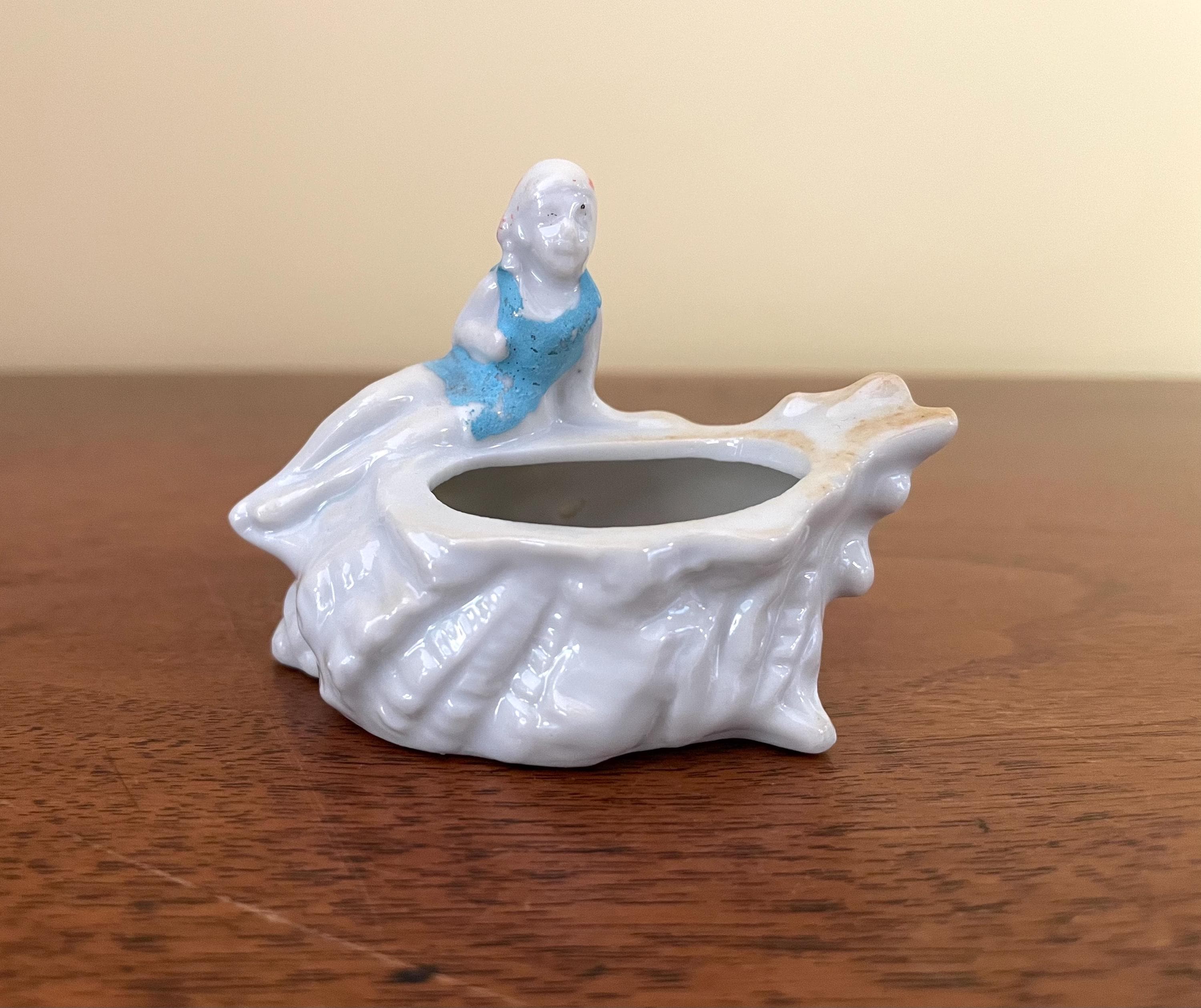 Pin up Ashtray - Etsy