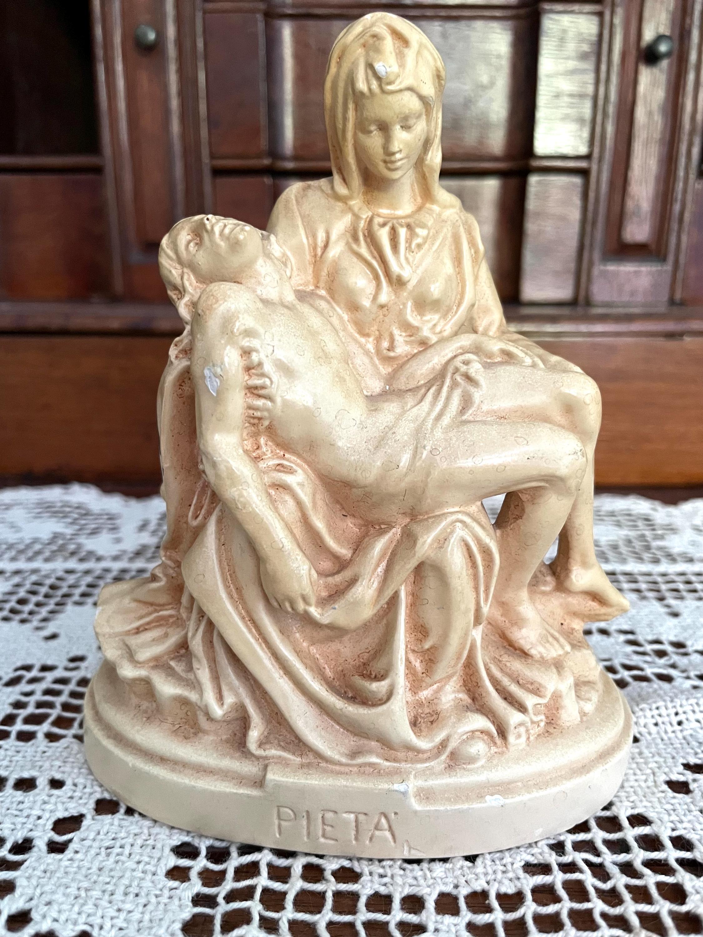 Vintage Michelangelo PIETA Statue Chalkware 1960s Mary and Jesus 5