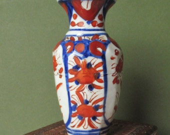 Antique Imari Small Vase 19th Century Hand Painted Japanese Asian Decor