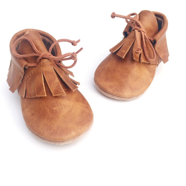 baby moccasins booties / distressed caramel leather