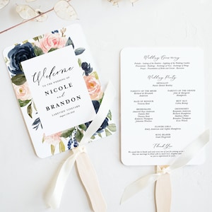 Puede incluir: Un abanico para la ceremonia de boda con un diseño floral en tonos azules y rosas. El abanico presenta los nombres Nicole y Brandon y el texto "Bienvenido a la boda de".