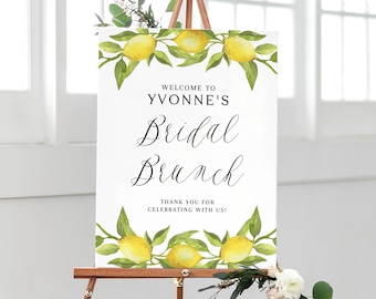 Peut inclure: Une pancarte blanche avec une bordure de branche de citron et le texte "Bienvenue au brunch de mariage d'Yvonne. Merci de célébrer avec nous !"