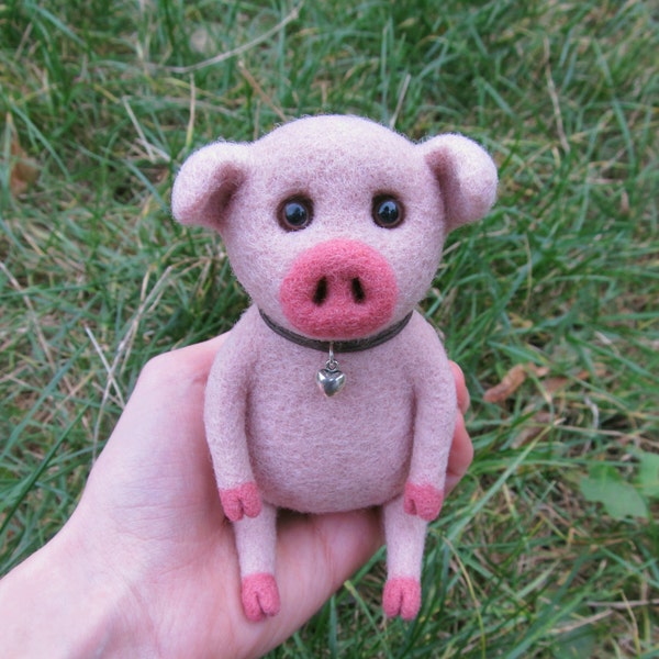 Felt pig - little swine - baby pig -  felted toy - wool miniature - felted animals eco friendly - needle felting - unique gift - felt doll