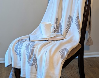 Manta reversible de lujo en jacquard gris, 100 % algodón, con estampado de plumas y borlas, con certificación OEKO-TEX, para picnic.