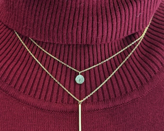 Collar con barra y disco de doble capa, bañado en oro, dije de circonita cúbica en plata de ley, delicada cadena doble.