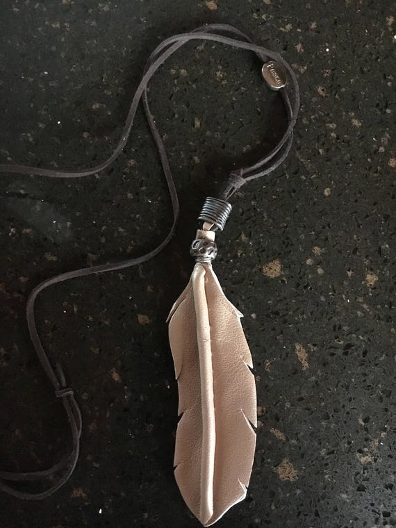 アクセサリー Leather Feather necklace Leather Feather Necklace - Art by Amy Labbe