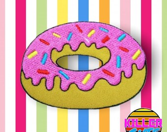 Remendo de ferro para donuts com granulado arco-íris de 3,2" esmaltado rosa
