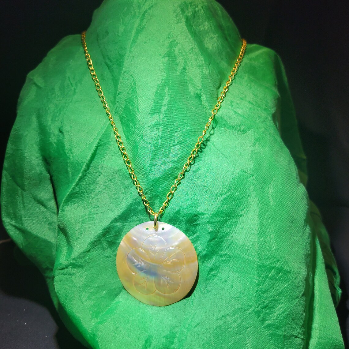 Shell Flower & Flower Pendant Necklace - Gold main image 0