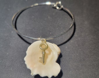 Small Key Charm Bracelet, key charm bracelet, gift for her, small charm, charm bracelet, rigid bracelet, key bracelet, skeleton key bracelet