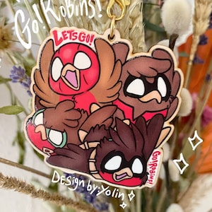 ¡Vamos, Petirrojos! ¡Batifamilia, vamos! Amuleto de madera de bandada de petirrojos / Decoración de buena suerte con adorables pájaros de superhéroes y correa roja / Regalos itabag