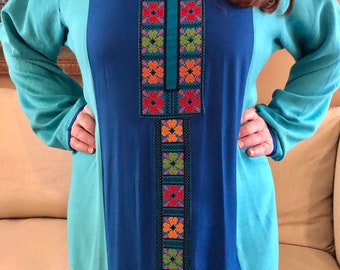 Turkooisblauwe geborduurde lange katoenen kaftan