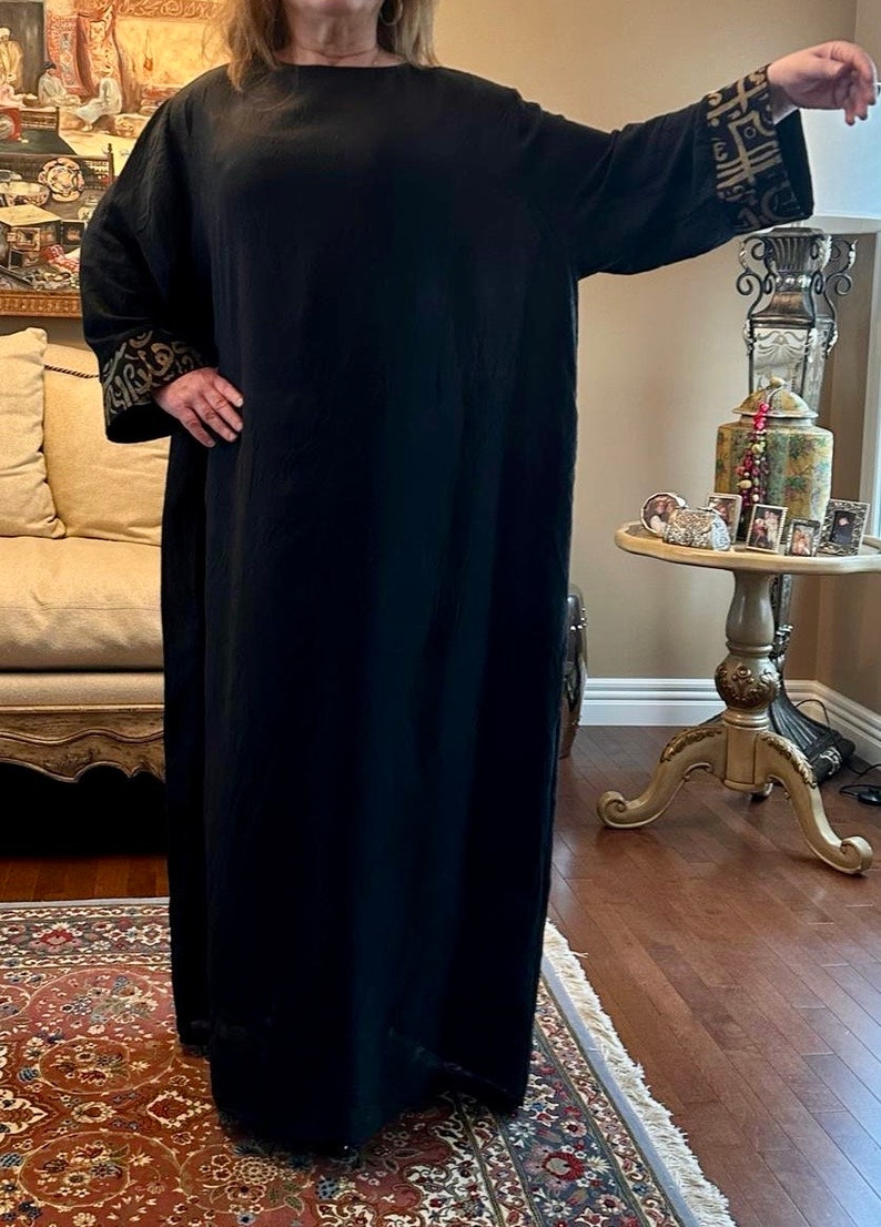 LONG KAFTAN WITH WAIST DETAIL LETTERS TO LEO