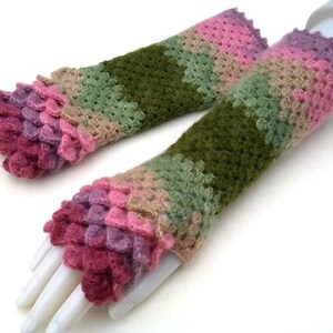 Fingerless Gloves Crochet Shell Trim Knit arm warmers romantic lace fingerless gloves gift for her Fall Mittens Womens Gloves Wrist Warmers