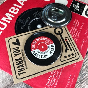 Apribottiglie magnetico per bomboniere - Design in vinile completo di mini cartoncini di supporto per giradischi