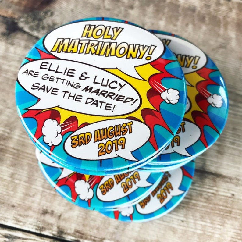 Wedding Save The Date Magnets Comic Book Design Holy Matrimony completo di sacchetti di organza immagine 1