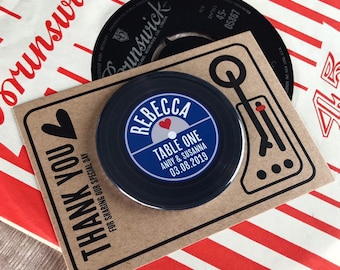 Favor de la boda/tarjeta de lugar imanes abrebotellas-diseño de disco de vinilo completo con mini tarjetas giratorias de respaldo