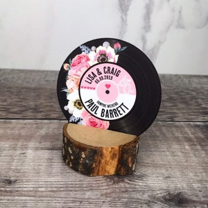 Namens-Tischkarten für Hochzeit/Party – florales Vinyl-Schallplatten-inspiriertes Design (Rosa)