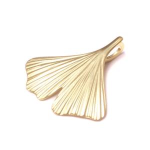 Small Ginkgo Leaf Gold Pendant in Genuine 585/- Yellow Gold