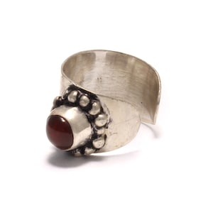 Edelstein Ohrclip mit Granat in Sterling Silber – nickelfrei und stilvoll