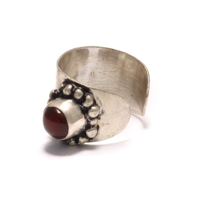 Edelstein Ohrclip mit Granat in Sterling Silber – nickelfrei und stilvoll
