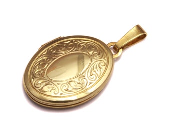 Sweet oval locket in 375 Gold