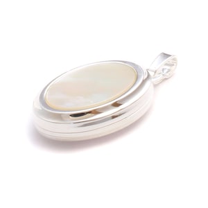 Medallion 925 silver with mother-of-pearl Oval pendant for chain Genuine silver medallion with picture compartment Mother-of-pearl pendant