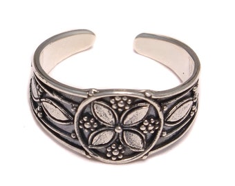 Adjustable flower patterned toe ring (in real 925 sterling silver)