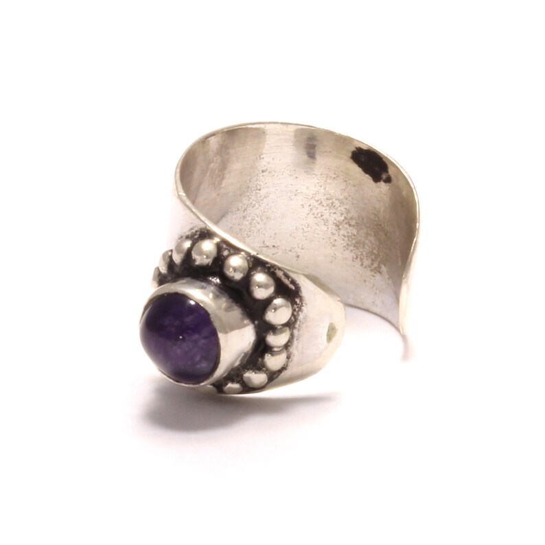Silberner Ohrclip mit Amethyst, handgefertigt aus 925 Sterling Silber