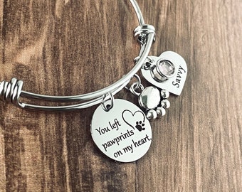 Pulsera conmemorativa para mascotas, regalo por la pérdida de una mascota, pulsera con dije grabada personalizada, regalo de condolencias para gatos o perros "Dejaste huellas de patitas en mi corazón",