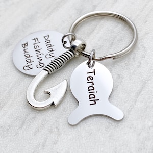 Personalized &quot;Daddy&#39;s Fishing Buddies&quot; Engraved Fish Keychain Gift for Dad