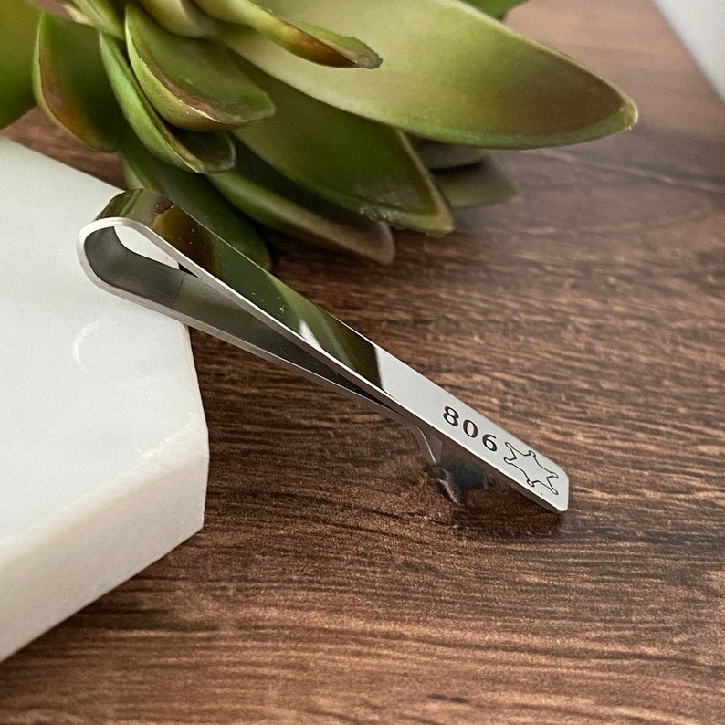 Side of the thick stainless steel tie bar clip
