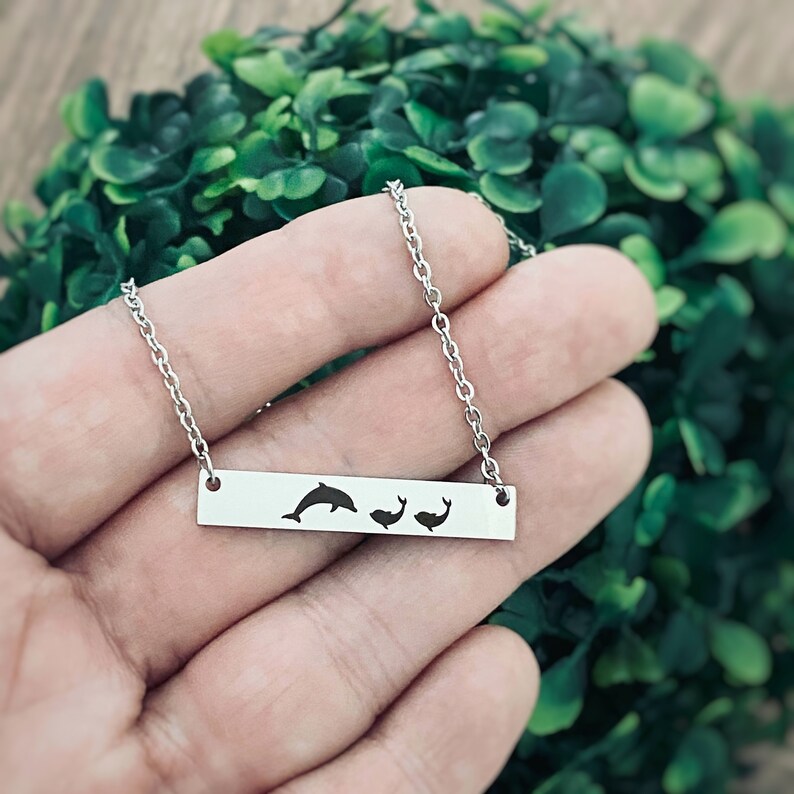 Dolphin Jewelry Mom Necklace, Engraved Bar Necklace, Mom Birthday Gift, Multiple Lengths and Colors Bild 3