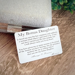 Regalo de cumpleaños para hijastra, tarjeta de billetera grabada personalizada, regalo para hijastra de madrastra o papá.