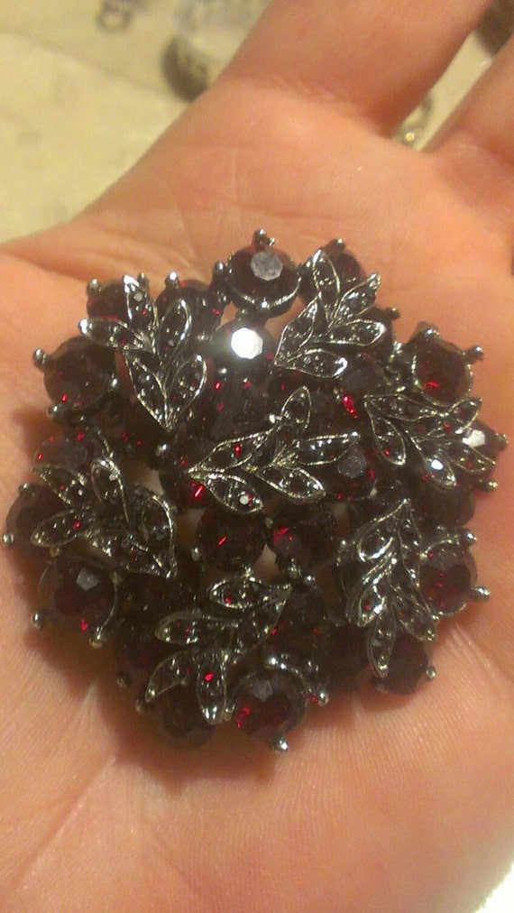 Beautiful Sparkling Red Glass Rhinestone Brooch Ma