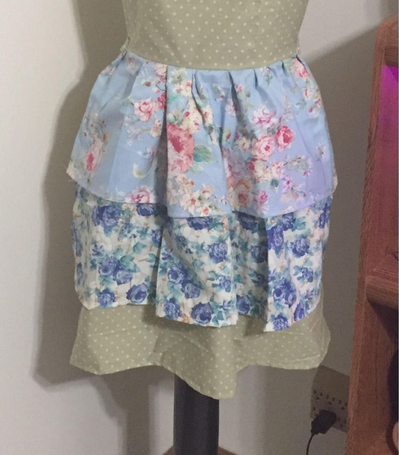 Housewarming Gift Ruffled Floral Apron Women/'s Apron Gifts Under 50 Bridal Shower Gift