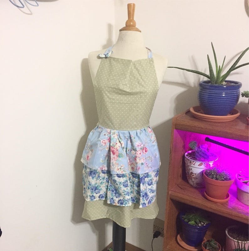Housewarming Gift Ruffled Floral Apron Women/'s Apron Gifts Under 50 Bridal Shower Gift