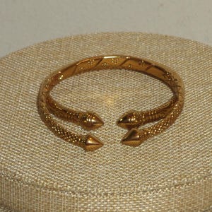 Pulseiras de Ouro Amarelo 18k com Formato de Vagem de Cacau das Índias Ocidentais – Pulseiras Ajustáveis ​​Estilo Caribenho